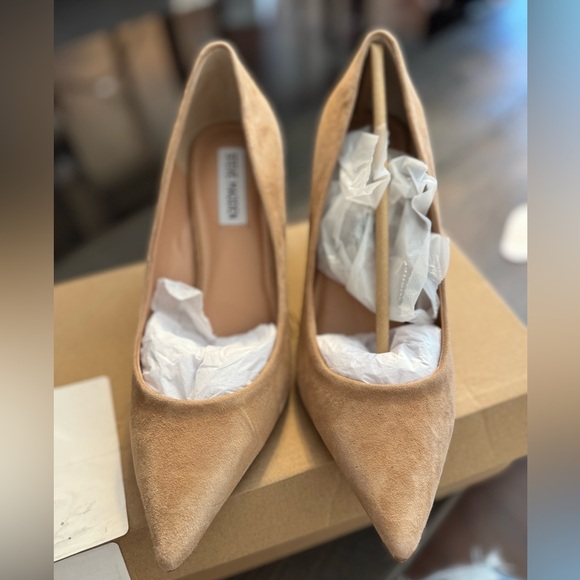 Steve Madden Tan Suede Pumps - Picture 4 of 4
